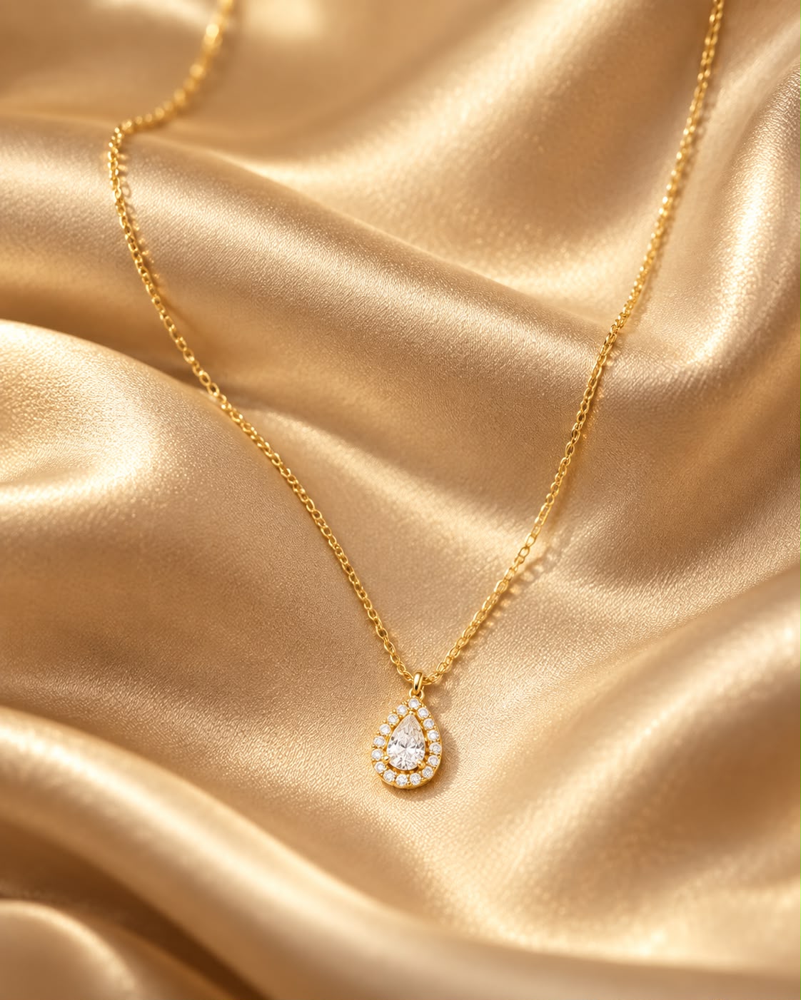 Collana Goccia Mini Dorata Con Swarovski Bianchi e Diamante Centrale