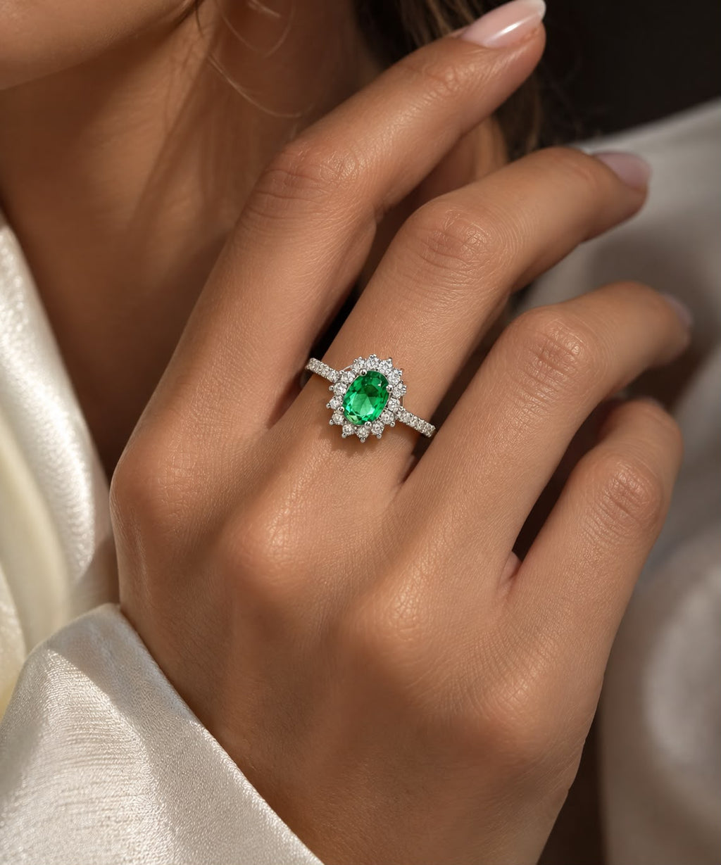 Anello Vivienne con Swarowski Bianchi e Smeraldo Centrale Verde