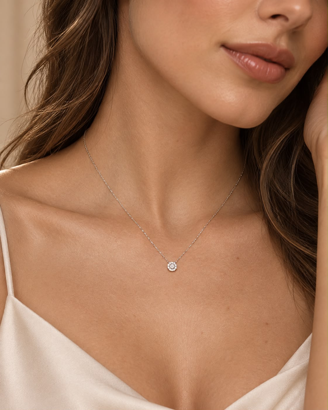 Collana Punto Luce con Swarovski Bianchi e Diamante Centrale