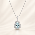 Collana con acquamarina a goccia e contornata di diamanti