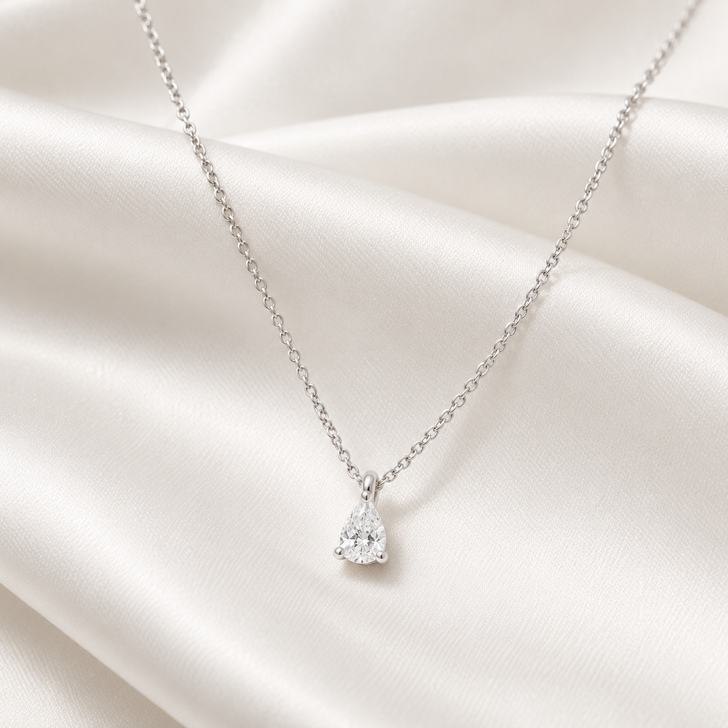 Collana con diamante taglio goccia 0.30ct in oro bianco 18k