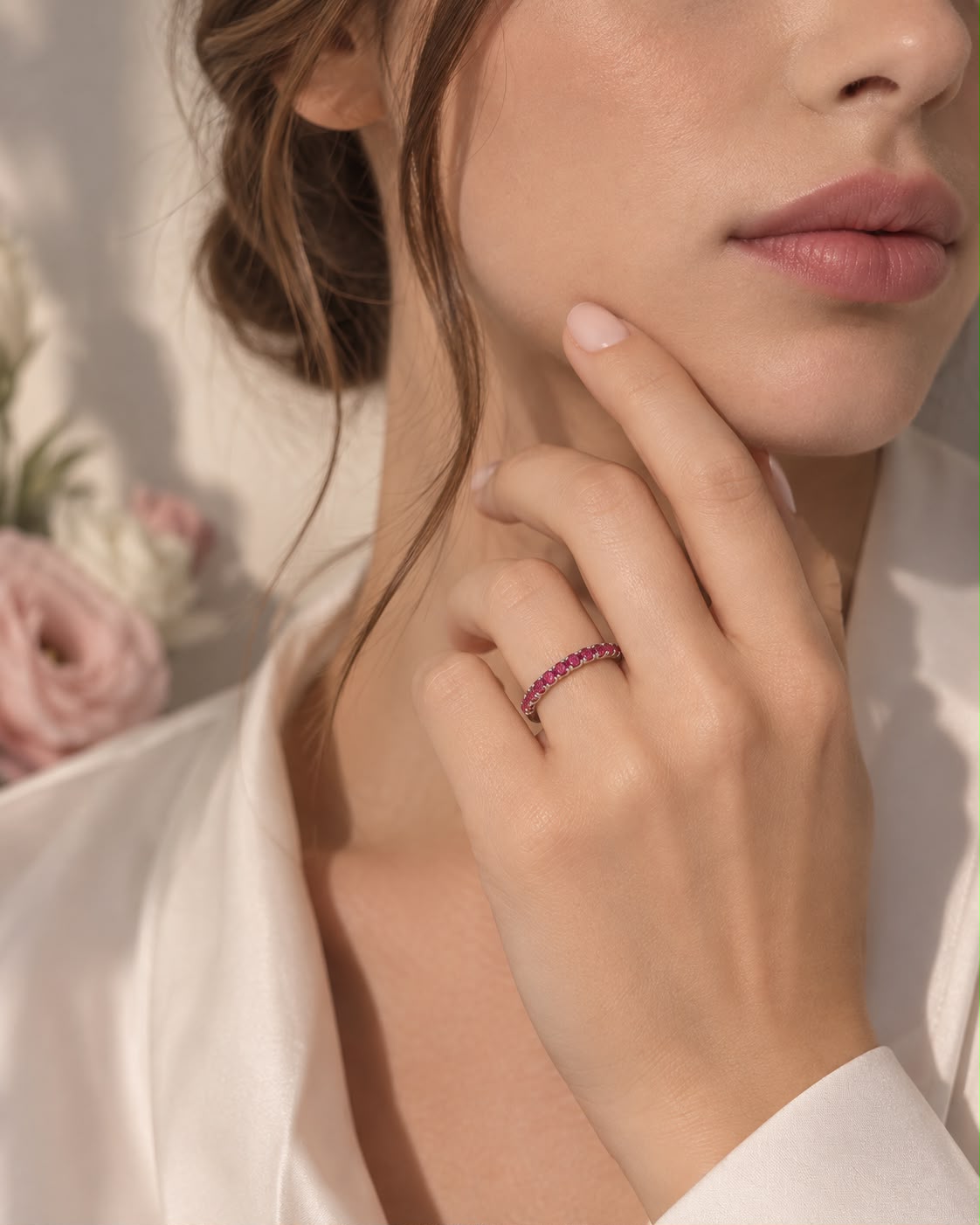 Anello fedina in oro bianco 18k con rubini