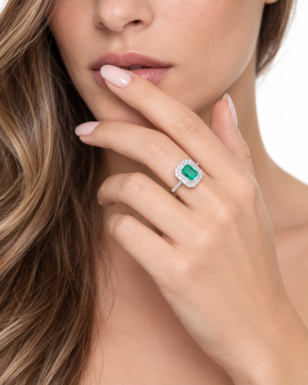 Anello Aura in oro bianco 18k con Smeraldo e diamanti
