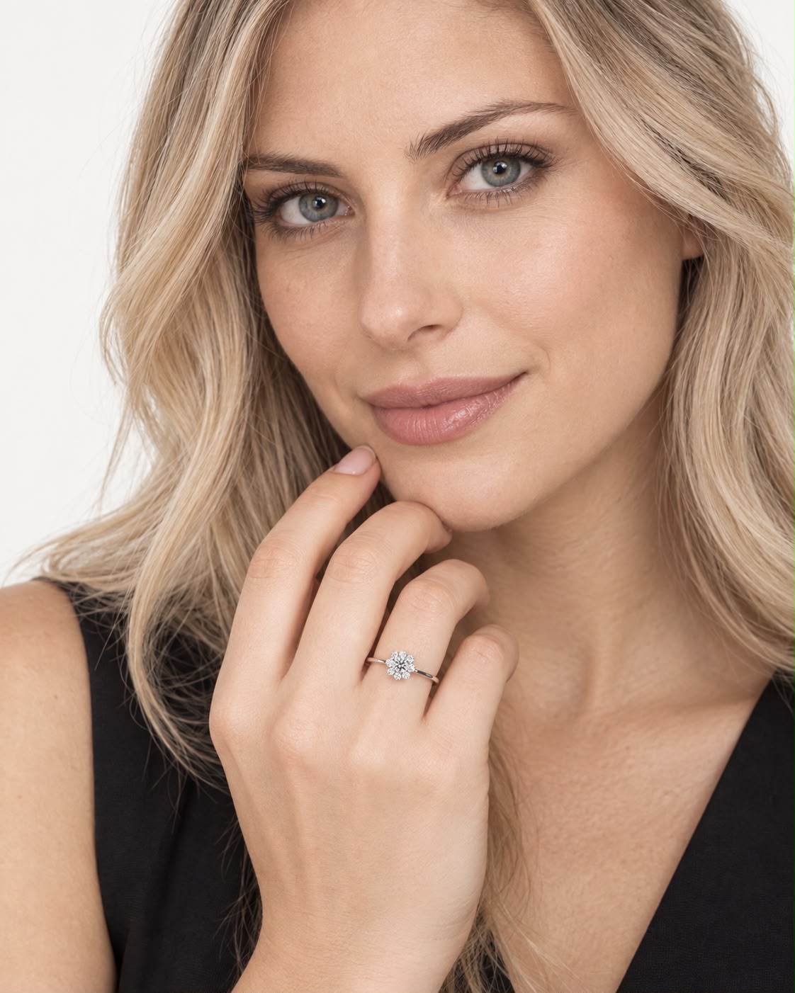 Anello Fiore in oro bianco 18k con diamanti naturali