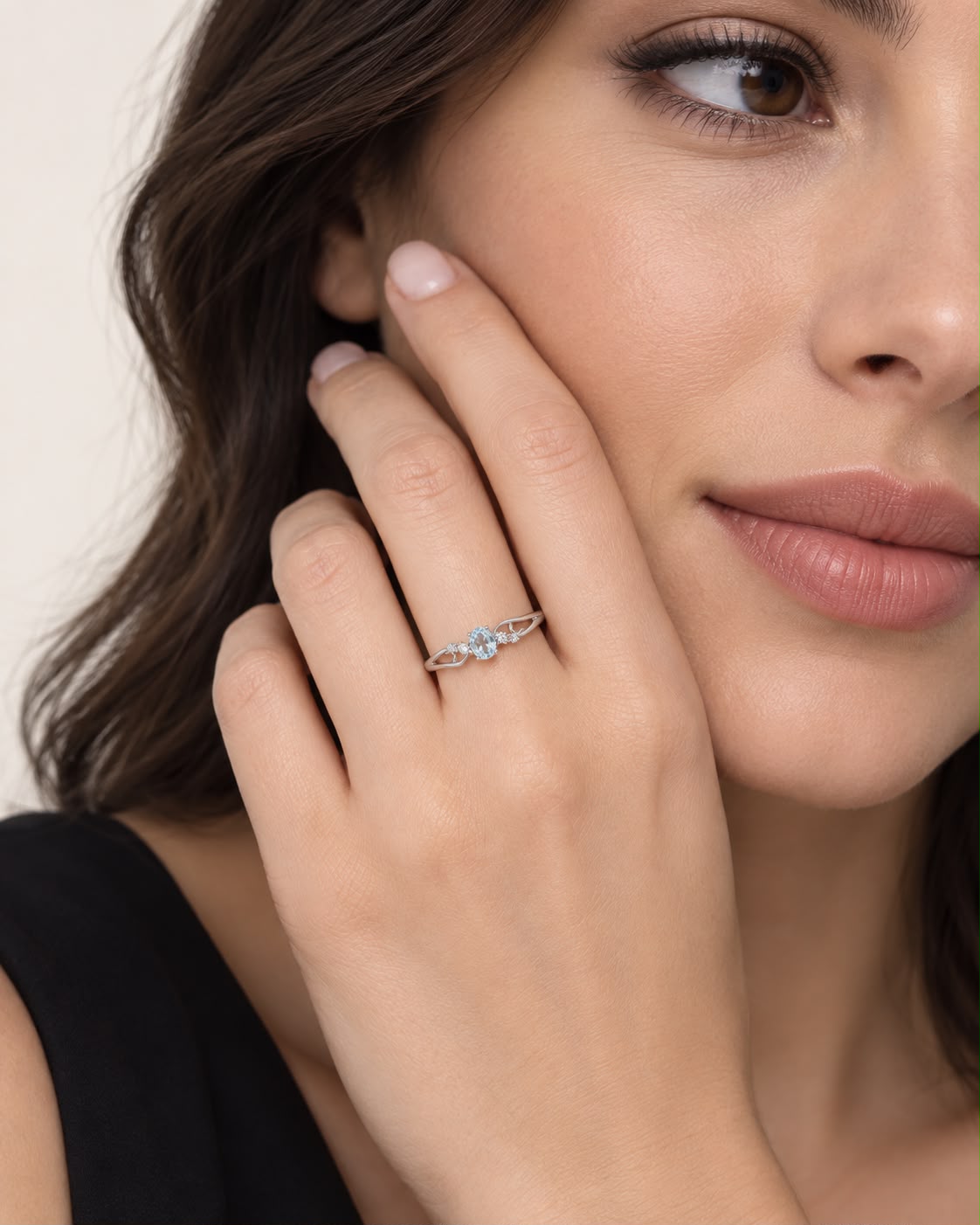 Anello Magia oro bianco con acquamarina ovale e diamanti