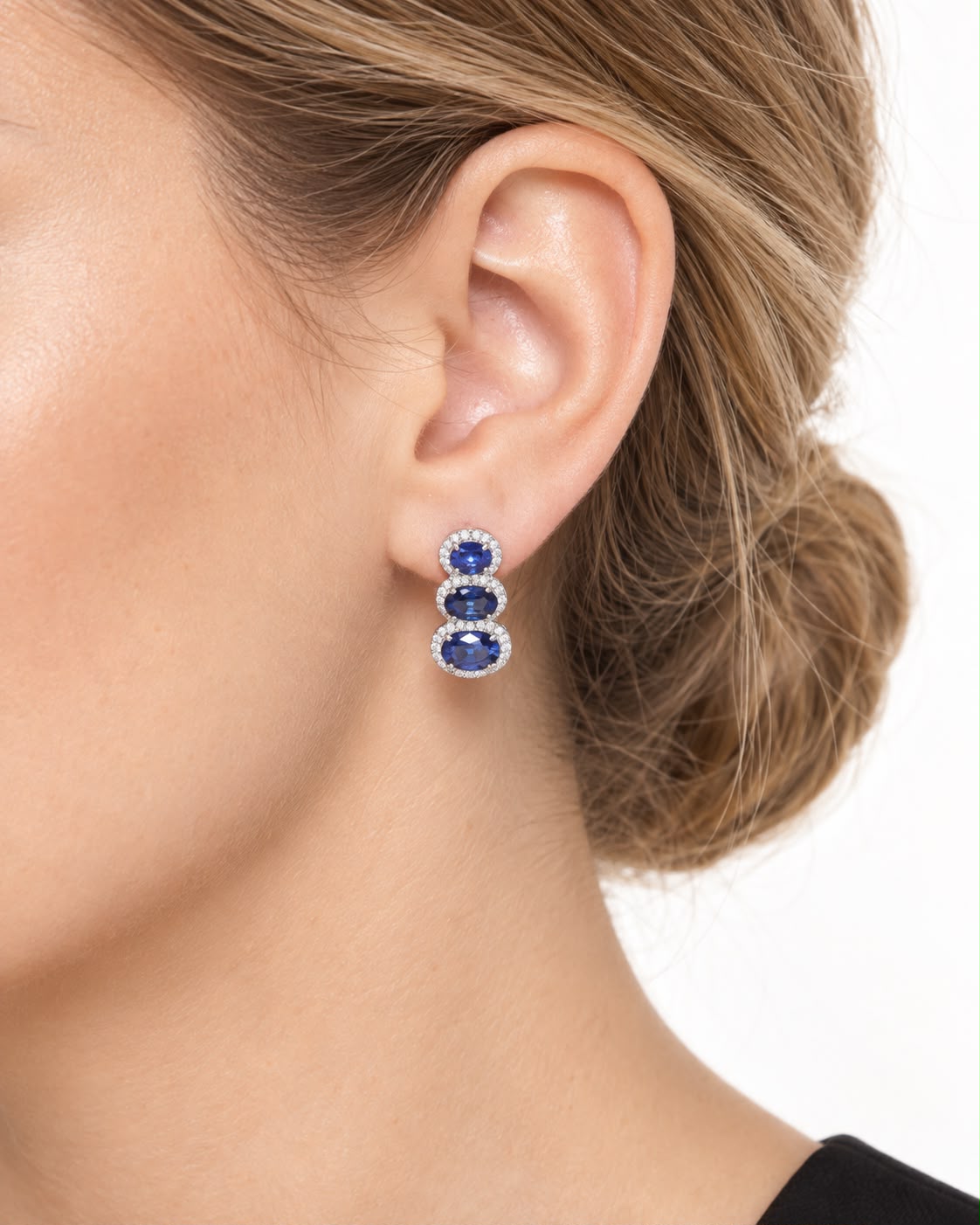 Orecchini Trilogy in oro bianco 18k con zaffiri ovali e diamanti