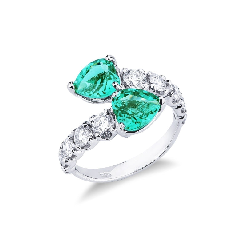 Anello Alma in oro bianco 18k con diamanti e due smeraldi taglio cuore
