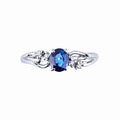 Anello Intreccio a fascia in Oro Bianco 18k con Zaffiro Blu e Diamanti